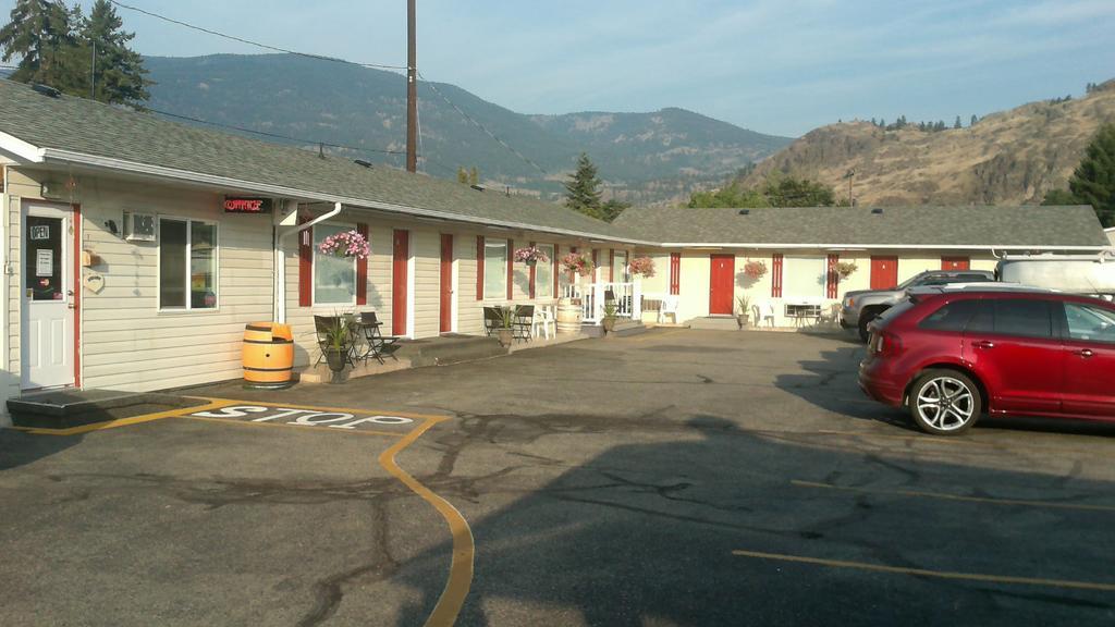 Mount View Motel Oliver Bagian luar foto